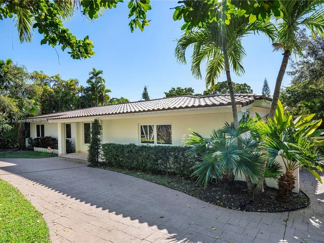 1528 Robbia Ave, Coral Gables FL 33146
