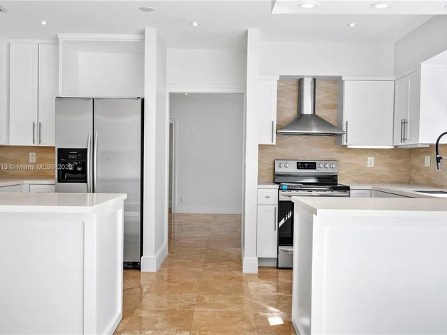 1528 Robbia Ave, Coral Gables FL 33146