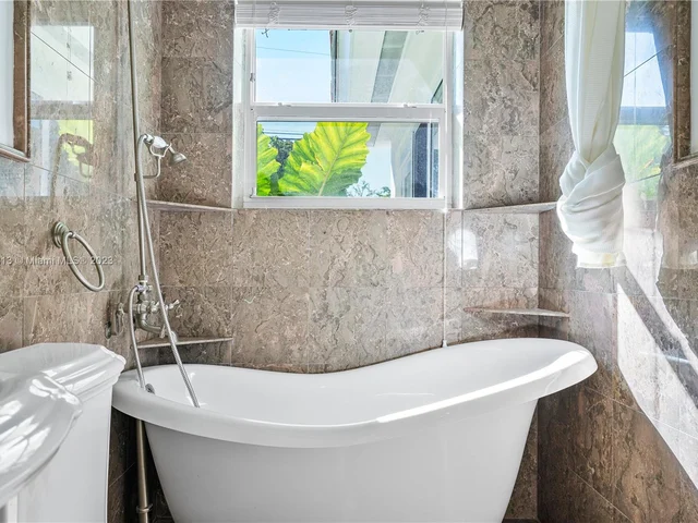 1528 Robbia Ave, Coral Gables FL 33146