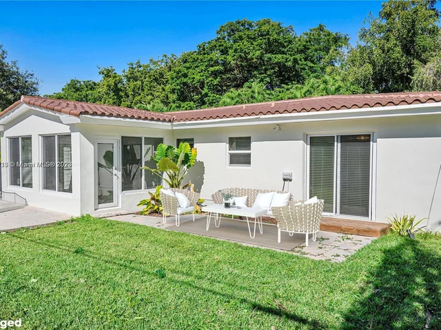 1528 Robbia Ave, Coral Gables FL 33146