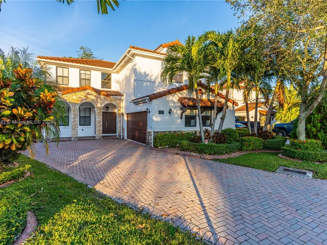 9923 NW 10th Ter, Miami FL 33172