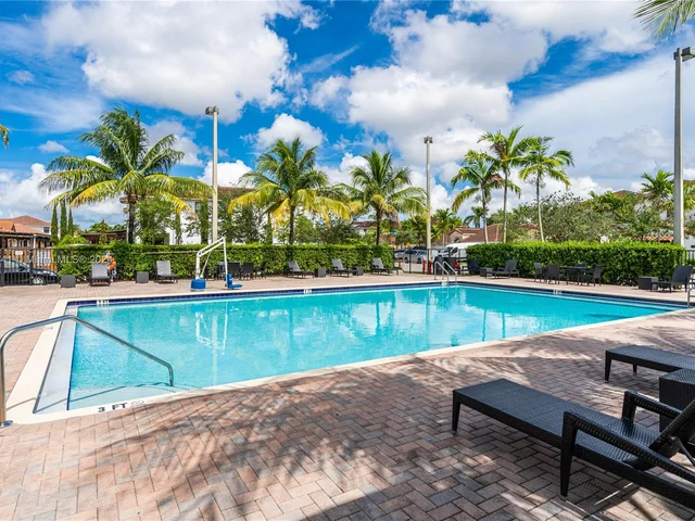 9923 NW 10th Ter, Miami FL 33172