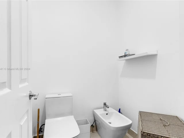 9923 NW 10th Ter, Miami FL 33172