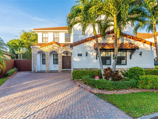 9923 NW 10th Ter, Miami FL 33172