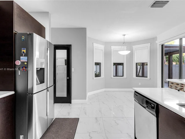 9923 NW 10th Ter, Miami FL 33172