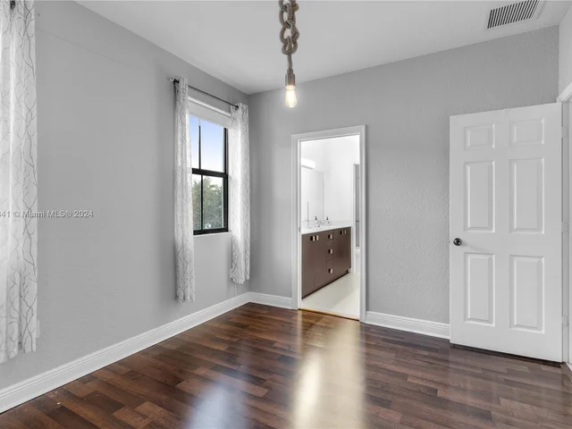 9923 NW 10th Ter, Miami FL 33172