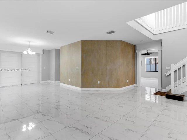 9923 NW 10th Ter, Miami FL 33172