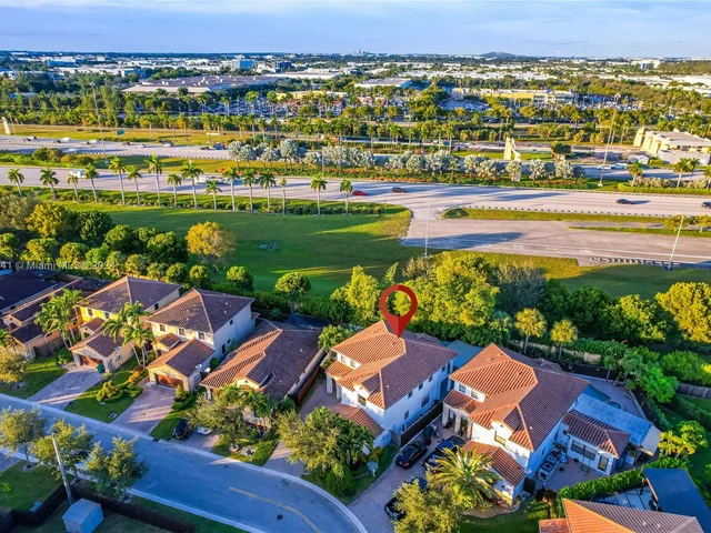 9923 NW 10th Ter, Miami FL 33172