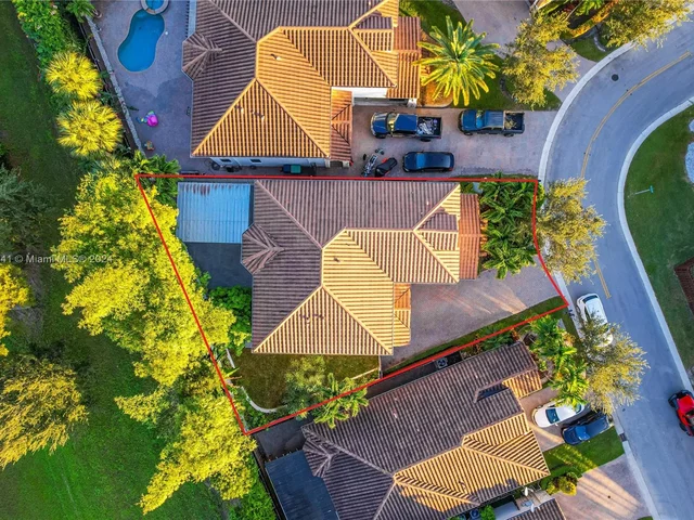 9923 NW 10th Ter, Miami FL 33172