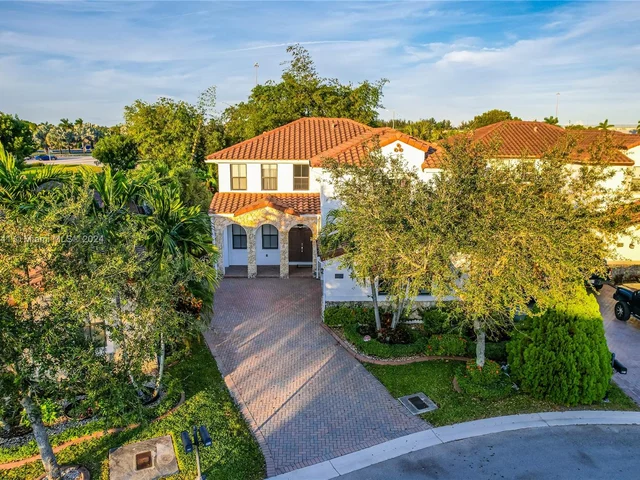 9923 NW 10th Ter, Miami FL 33172