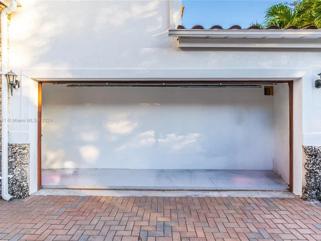 9923 NW 10th Ter, Miami FL 33172