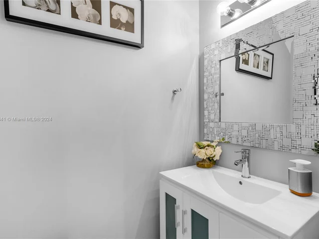 9923 NW 10th Ter, Miami FL 33172