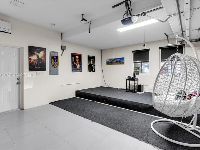 9923 NW 10th Ter, Miami FL 33172