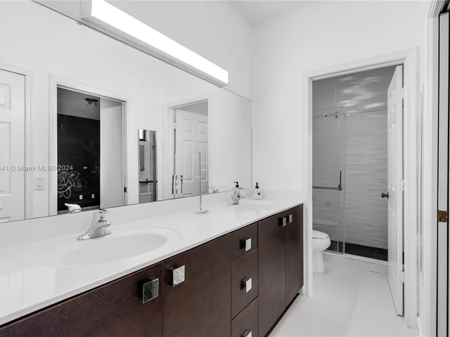 9923 NW 10th Ter, Miami FL 33172