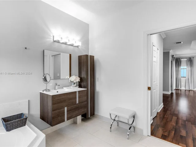 9923 NW 10th Ter, Miami FL 33172