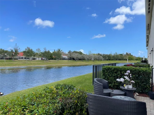 355 NE 194th Ln # 355, Miami FL 33179