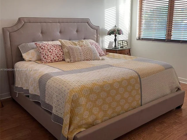 355 NE 194th Ln # 355, Miami FL 33179