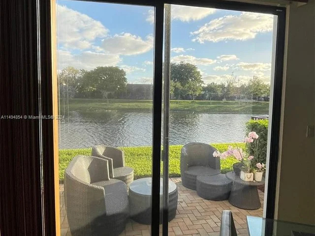 355 NE 194th Ln # 355, Miami FL 33179