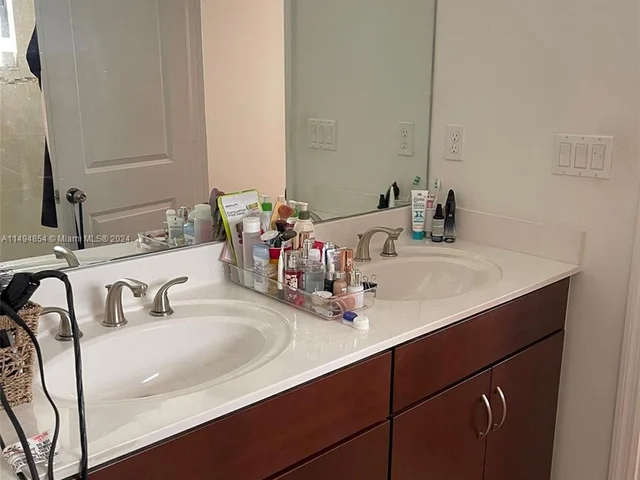 355 NE 194th Ln # 355, Miami FL 33179