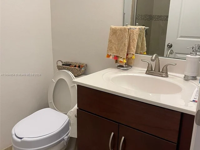 355 NE 194th Ln # 355, Miami FL 33179