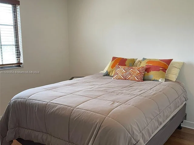 355 NE 194th Ln # 355, Miami FL 33179