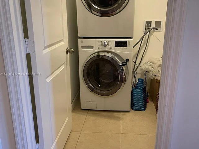 355 NE 194th Ln # 355, Miami FL 33179