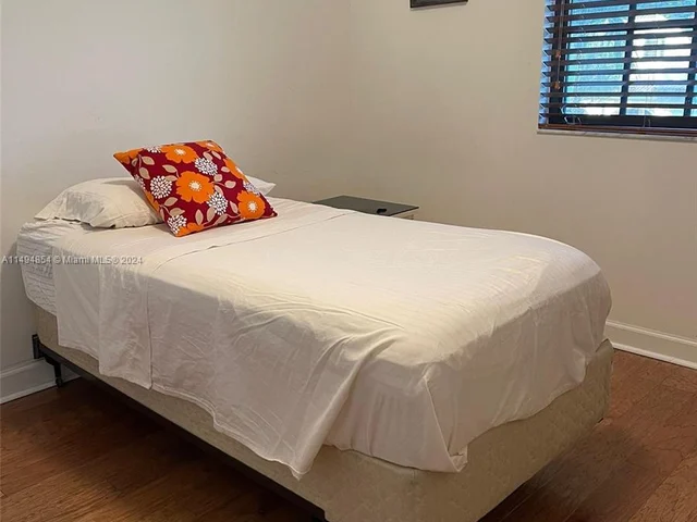 355 NE 194th Ln # 355, Miami FL 33179