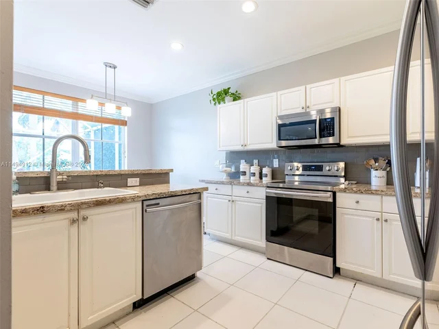 797 Vista Meadows Dr # 797, Weston FL 33327