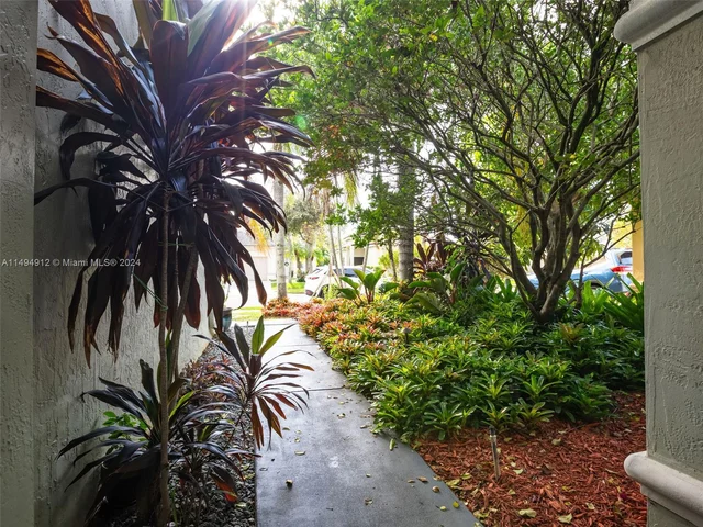 797 Vista Meadows Dr # 797, Weston FL 33327