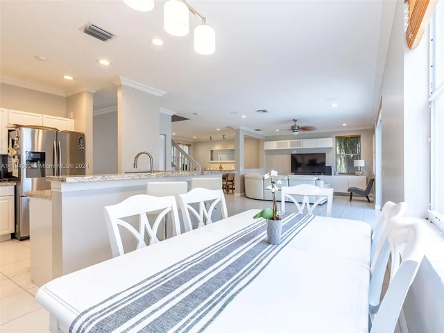 797 Vista Meadows Dr # 797, Weston FL 33327