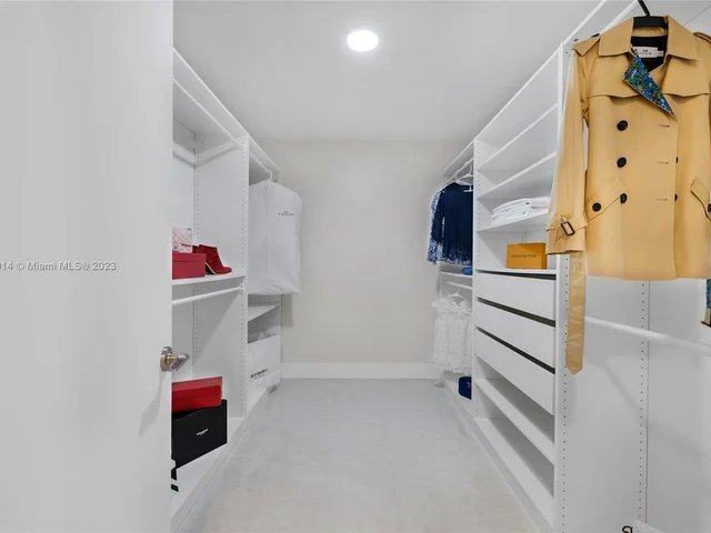 17301 Biscayne Blvd # 2106, North Miami Beach FL 33160