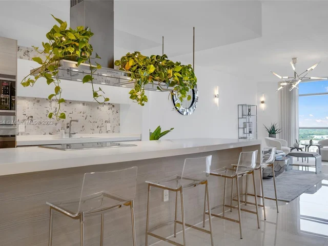 17301 Biscayne Blvd # 2106, North Miami Beach FL 33160