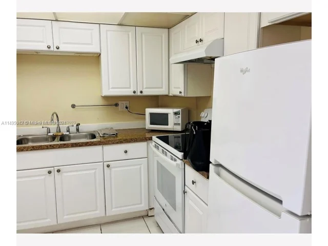 1913 S Ocean Dr # 109, Hallandale Beach FL 33009