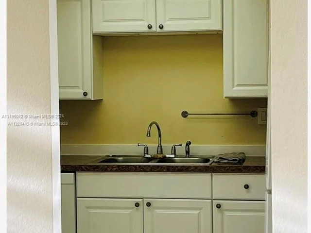 1913 S Ocean Dr # 109, Hallandale Beach FL 33009