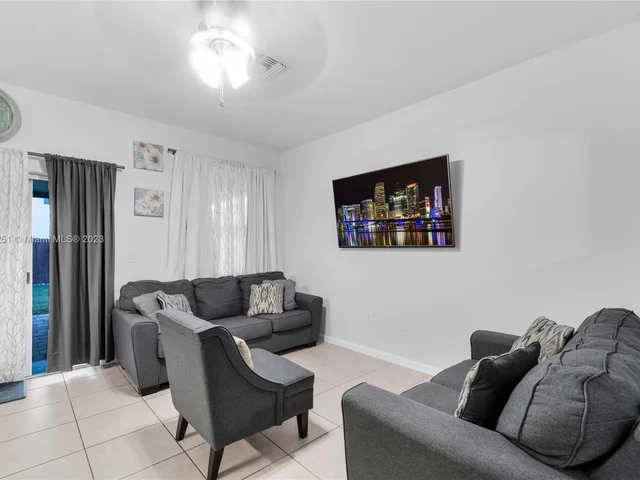 3068 SE 4th Ct, Homestead FL 33033