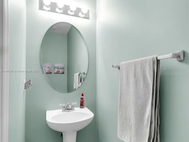 3068 SE 4th Ct, Homestead FL 33033