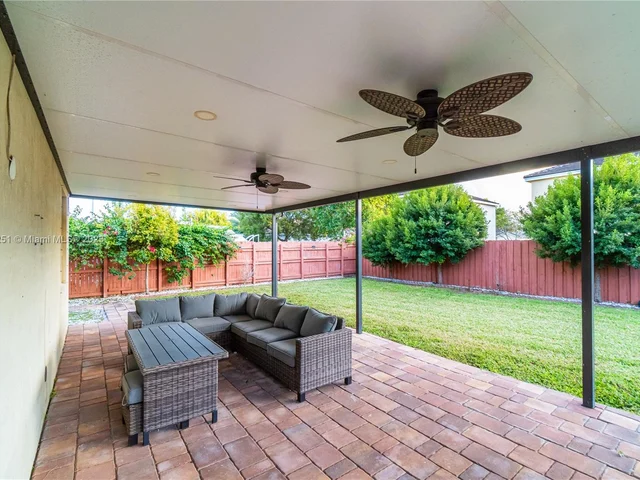 3068 SE 4th Ct, Homestead FL 33033