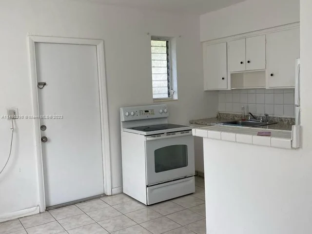 2031 NE 170th St # 1, North Miami Beach FL 33162