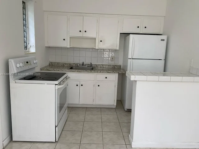 2031 NE 170th St # 1, North Miami Beach FL 33162