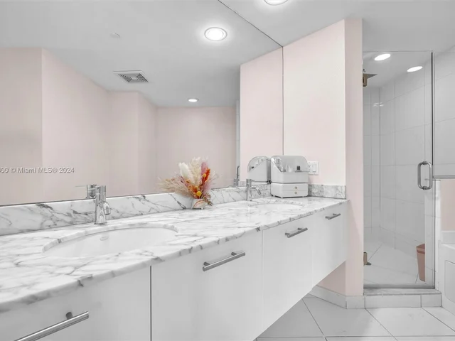 500 Brickell Ave # 2202, Miami FL 33131