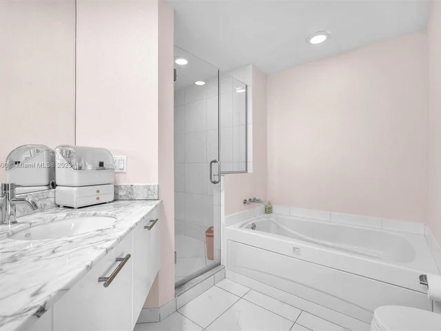 500 Brickell Ave # 2202, Miami FL 33131