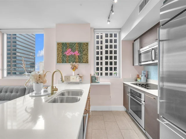 500 Brickell Ave # 2202, Miami FL 33131