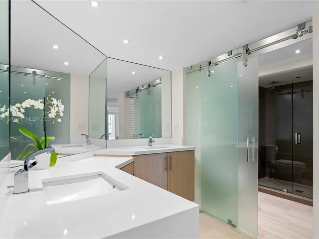 2333 Brickell Ave # 102, Miami FL 33129