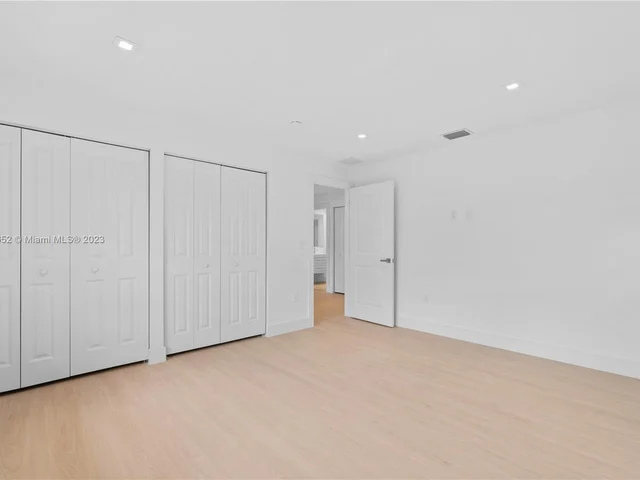 5254 NW 94th Doral Pl, Doral FL 33178