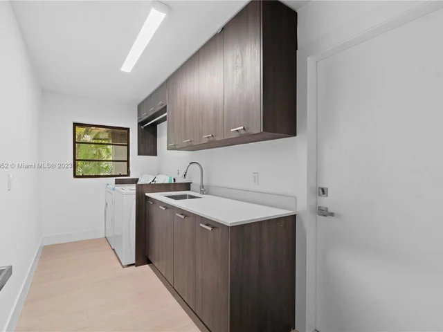 5254 NW 94th Doral Pl, Doral FL 33178