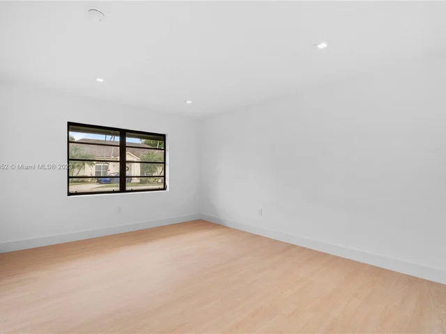 5254 NW 94th Doral Pl, Doral FL 33178