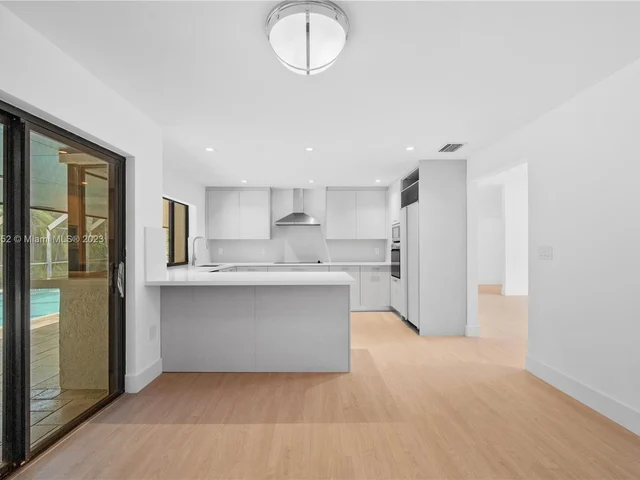 5254 NW 94th Doral Pl, Doral FL 33178