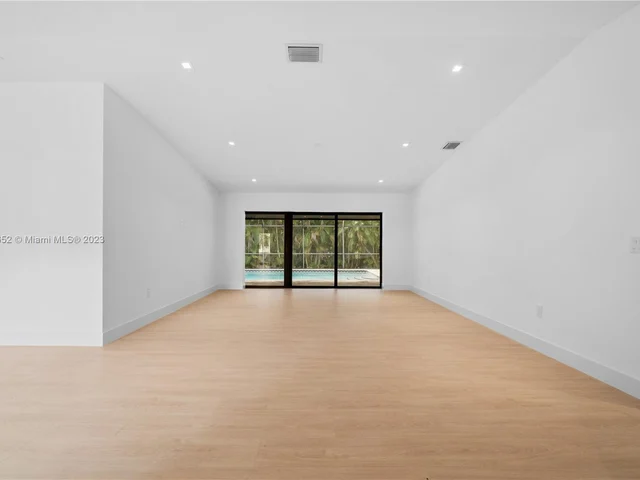 5254 NW 94th Doral Pl, Doral FL 33178