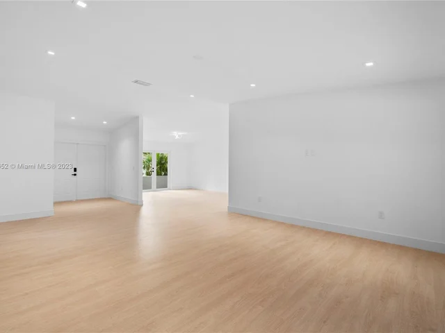 5254 NW 94th Doral Pl, Doral FL 33178