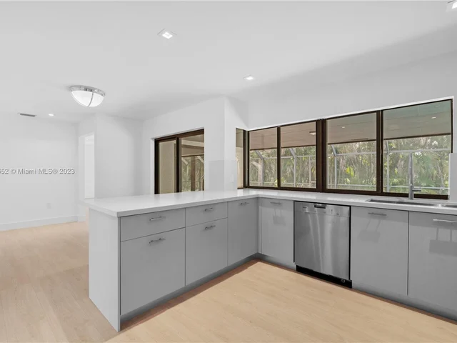 5254 NW 94th Doral Pl, Doral FL 33178